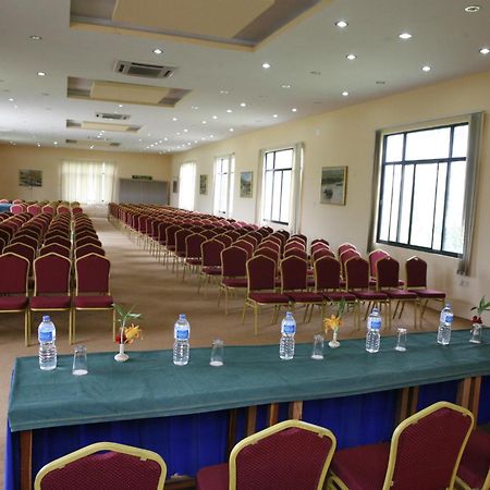 Chitwan Paradise Hotel Sauraha Dış mekan fotoğraf