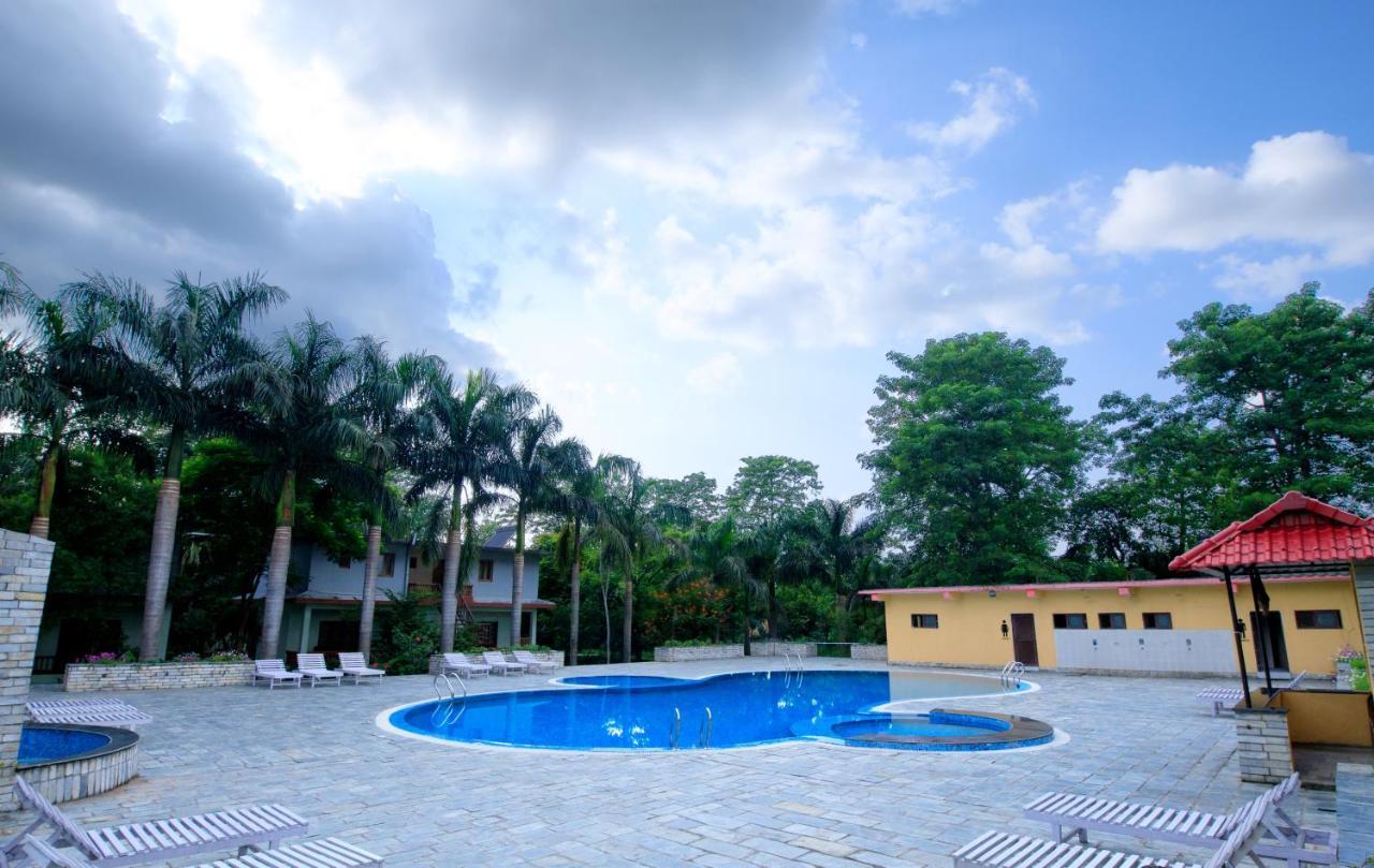 Chitwan Paradise Hotel Sauraha Dış mekan fotoğraf