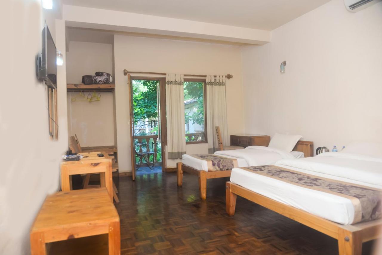 Chitwan Paradise Hotel Sauraha Dış mekan fotoğraf