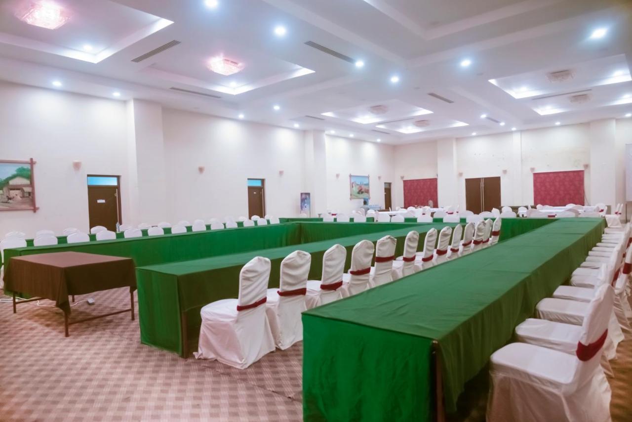 Chitwan Paradise Hotel Sauraha Dış mekan fotoğraf