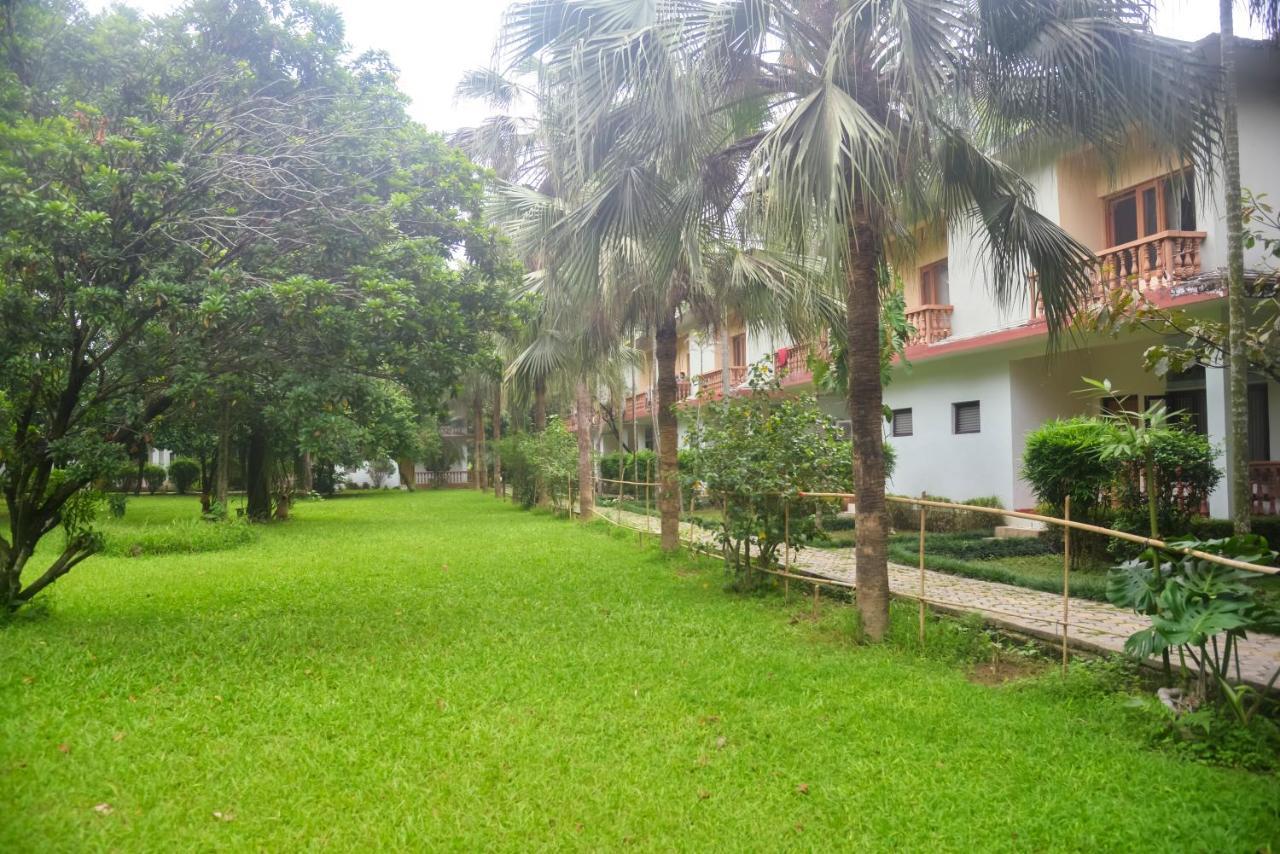 Chitwan Paradise Hotel Sauraha Dış mekan fotoğraf