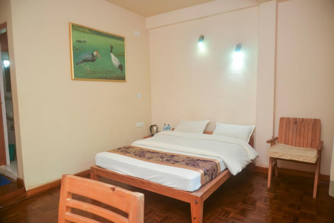 Chitwan Paradise Hotel Sauraha Dış mekan fotoğraf