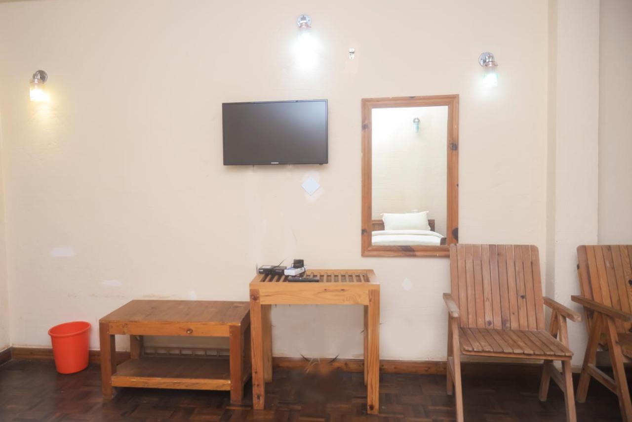 Chitwan Paradise Hotel Sauraha Dış mekan fotoğraf