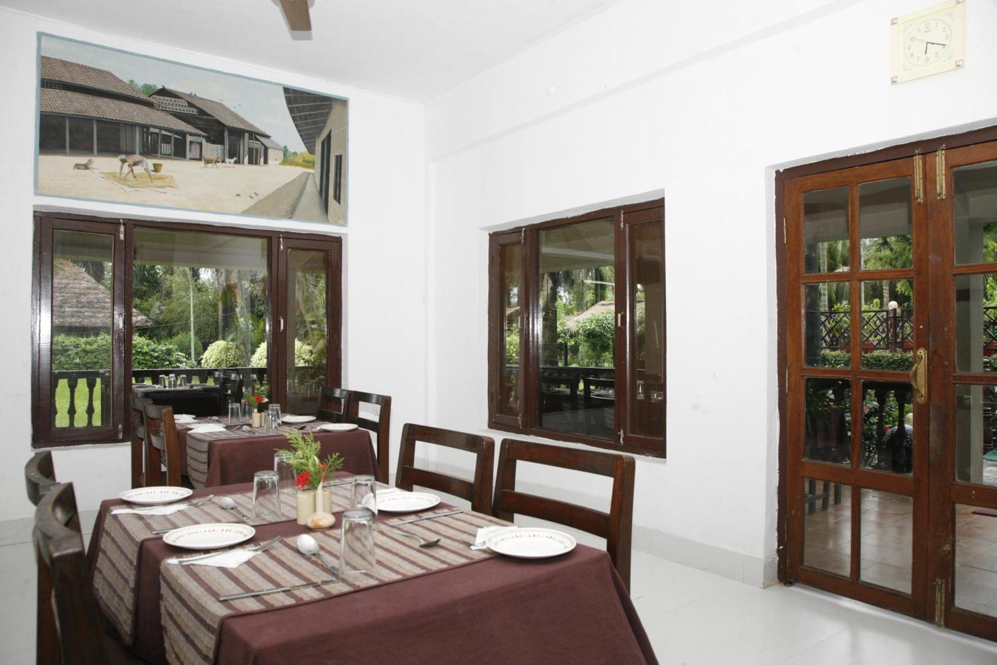 Chitwan Paradise Hotel Sauraha Dış mekan fotoğraf