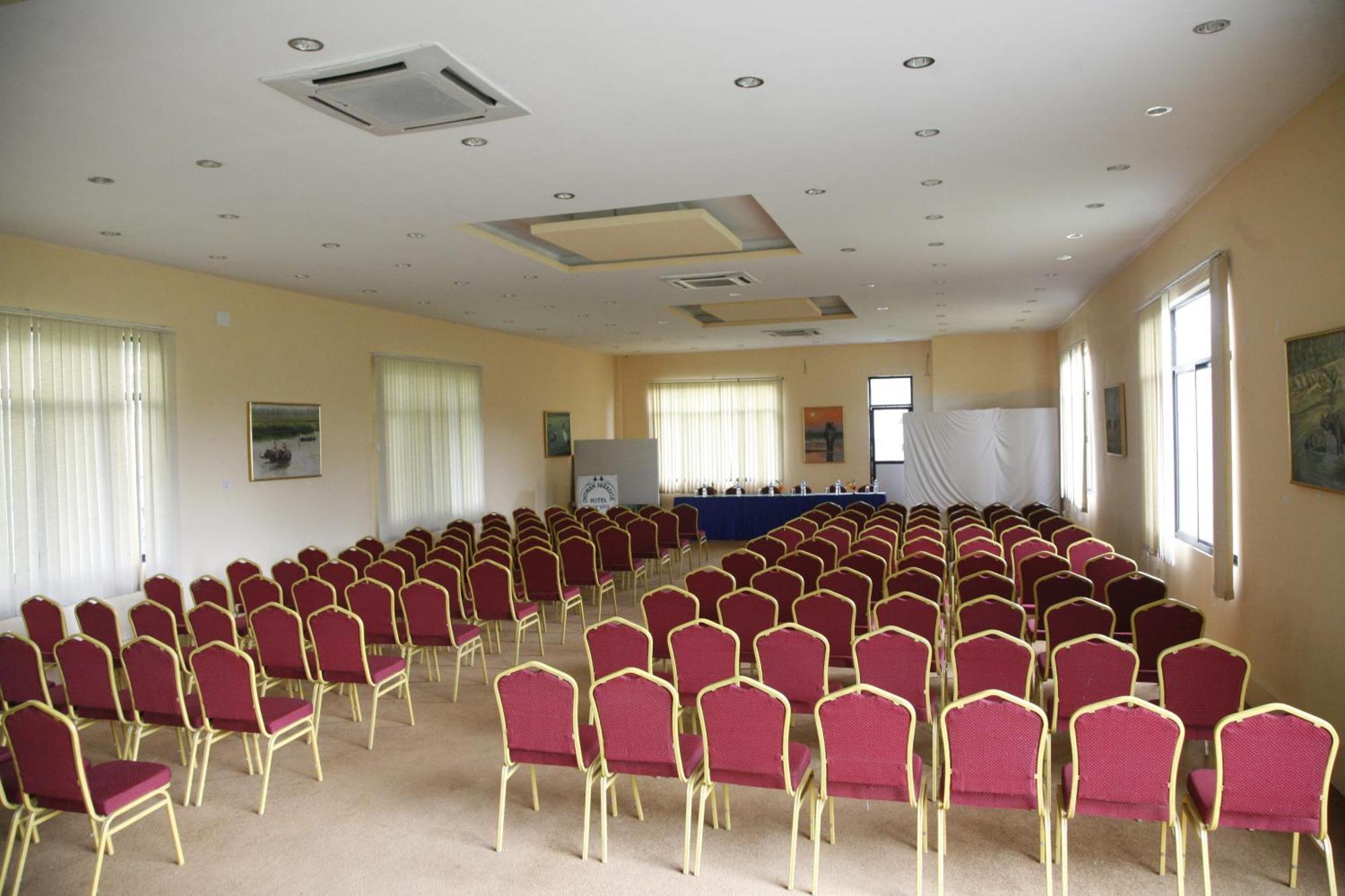 Chitwan Paradise Hotel Sauraha Dış mekan fotoğraf