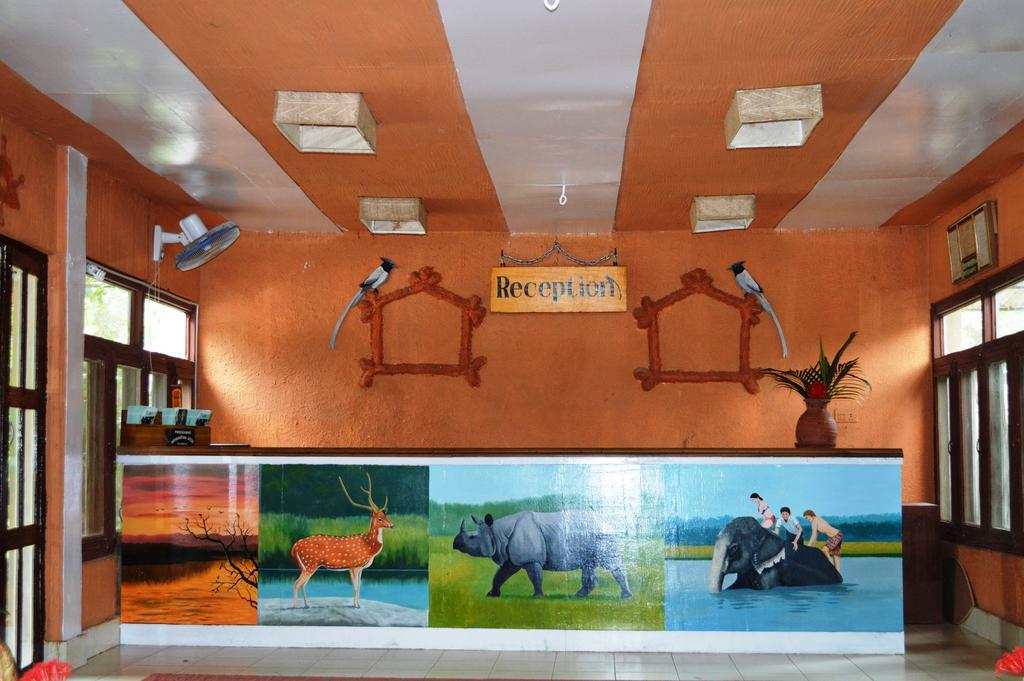 Chitwan Paradise Hotel Sauraha Dış mekan fotoğraf