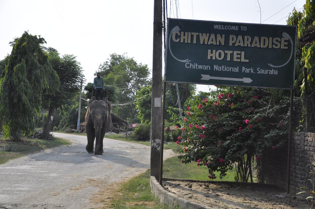Chitwan Paradise Hotel Sauraha Dış mekan fotoğraf