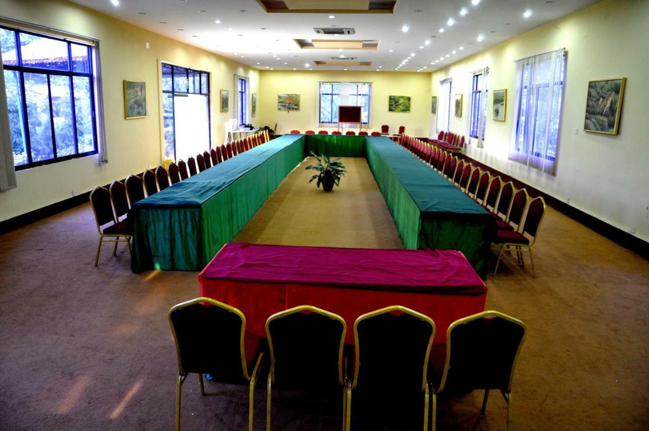 Chitwan Paradise Hotel Sauraha Dış mekan fotoğraf