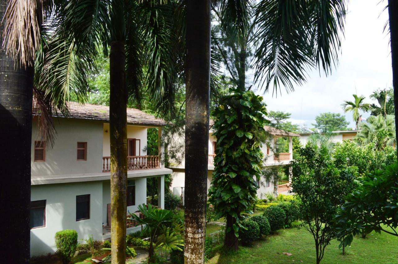 Chitwan Paradise Hotel Sauraha Dış mekan fotoğraf