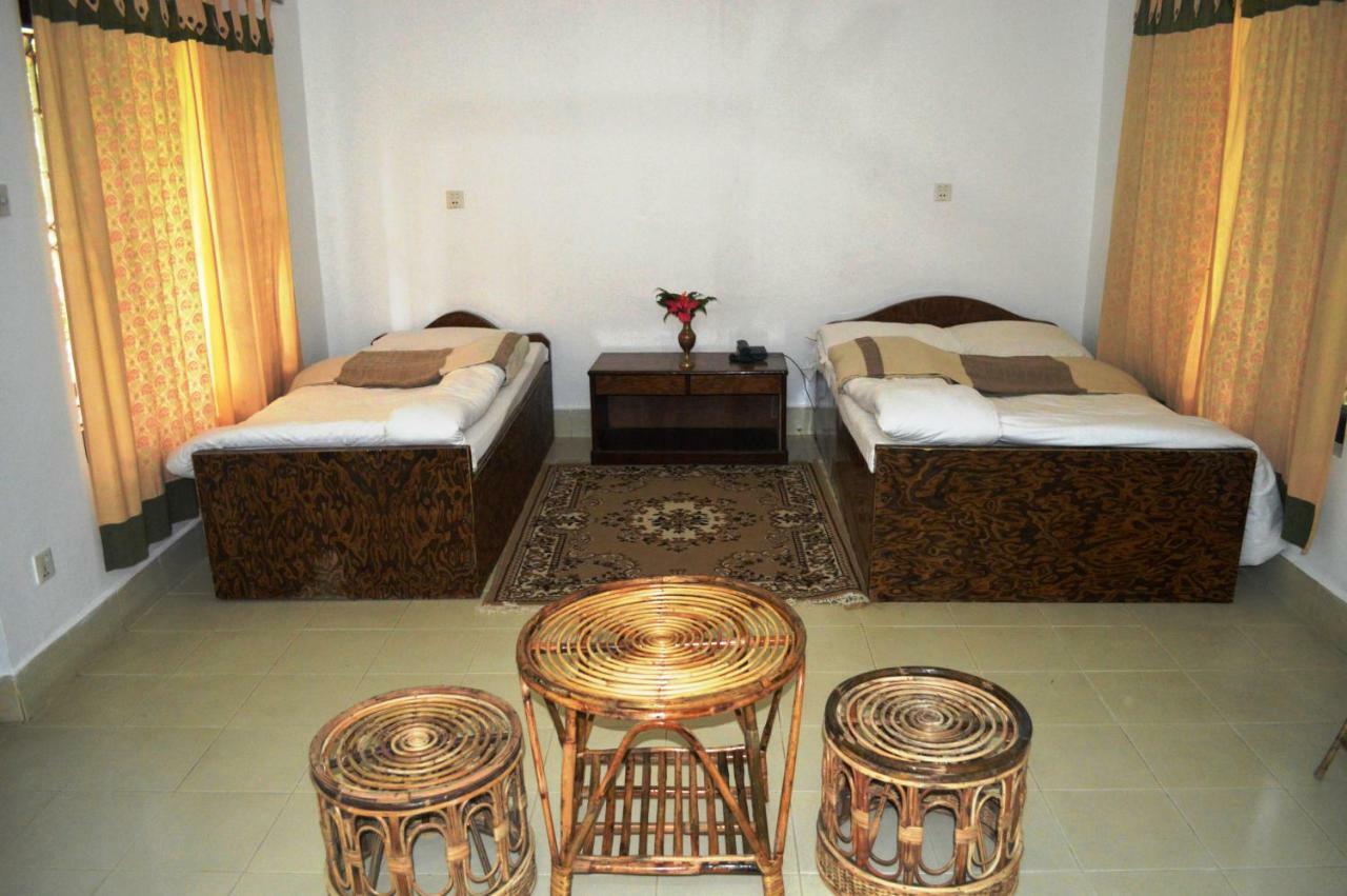 Chitwan Paradise Hotel Sauraha Dış mekan fotoğraf