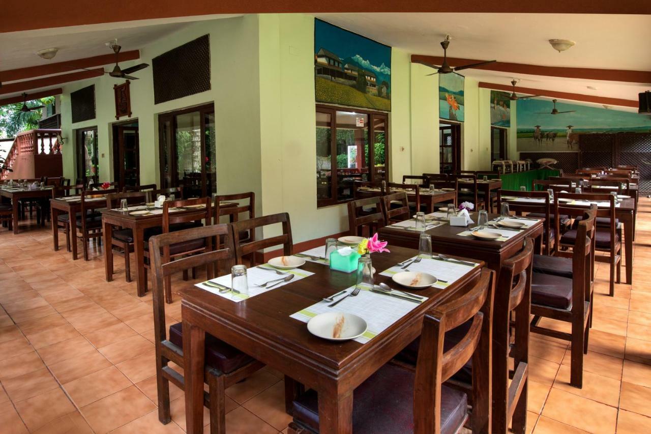 Chitwan Paradise Hotel Sauraha Dış mekan fotoğraf