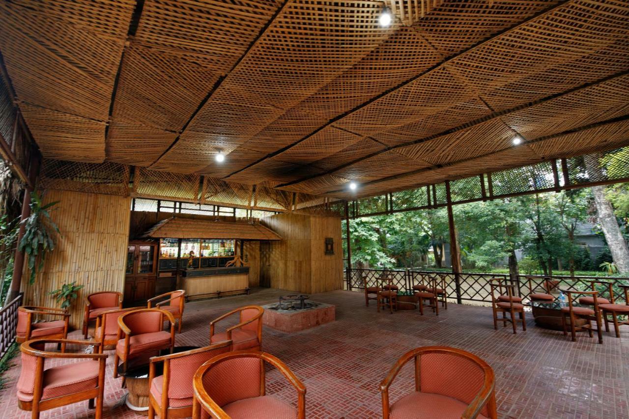 Chitwan Paradise Hotel Sauraha Dış mekan fotoğraf