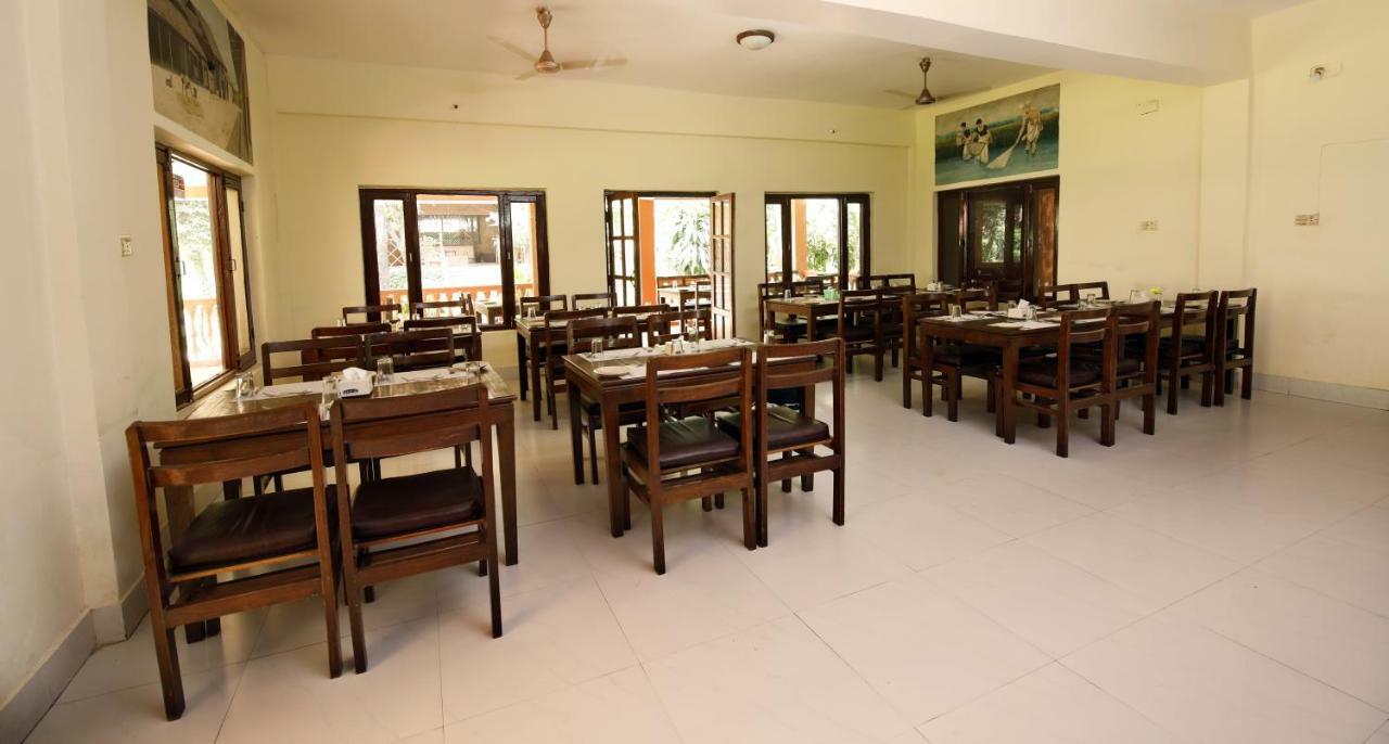Chitwan Paradise Hotel Sauraha Dış mekan fotoğraf