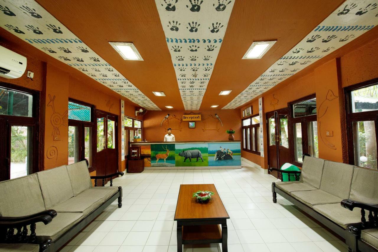 Chitwan Paradise Hotel Sauraha Dış mekan fotoğraf